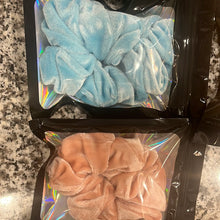 Load image into Gallery viewer, LICE SCRUNCHY